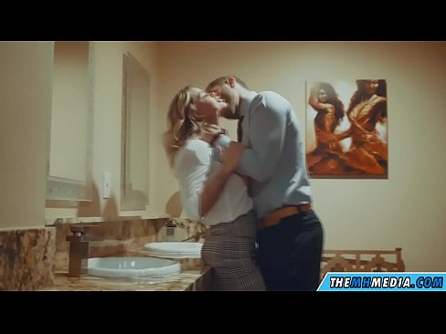❤️ وقتی یک بلوند بی تنه شما را در یک دستشویی عمومی اغوا می کند ️❌ سوپر سکس در fa.mailkassa.ru ❤